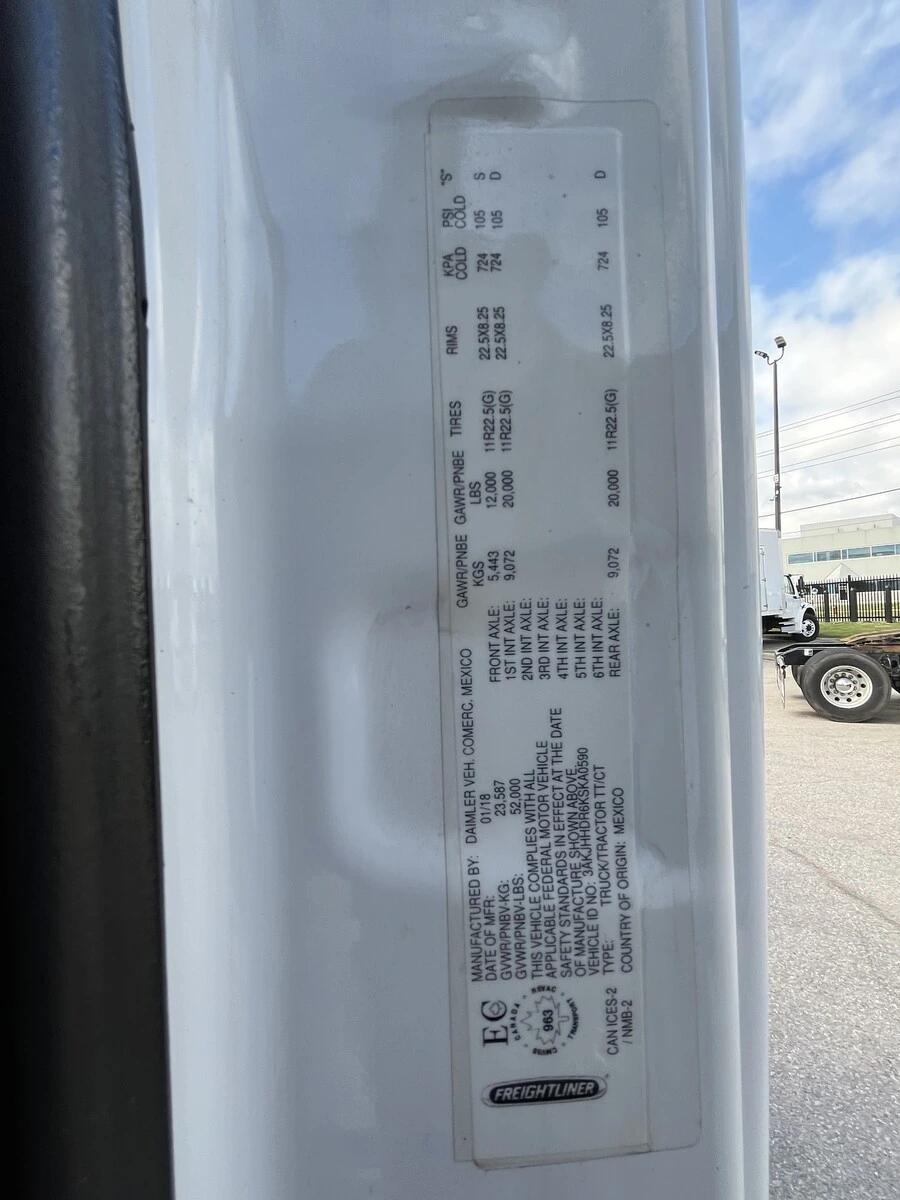 2019 Freightliner Cascadia — photo 16
