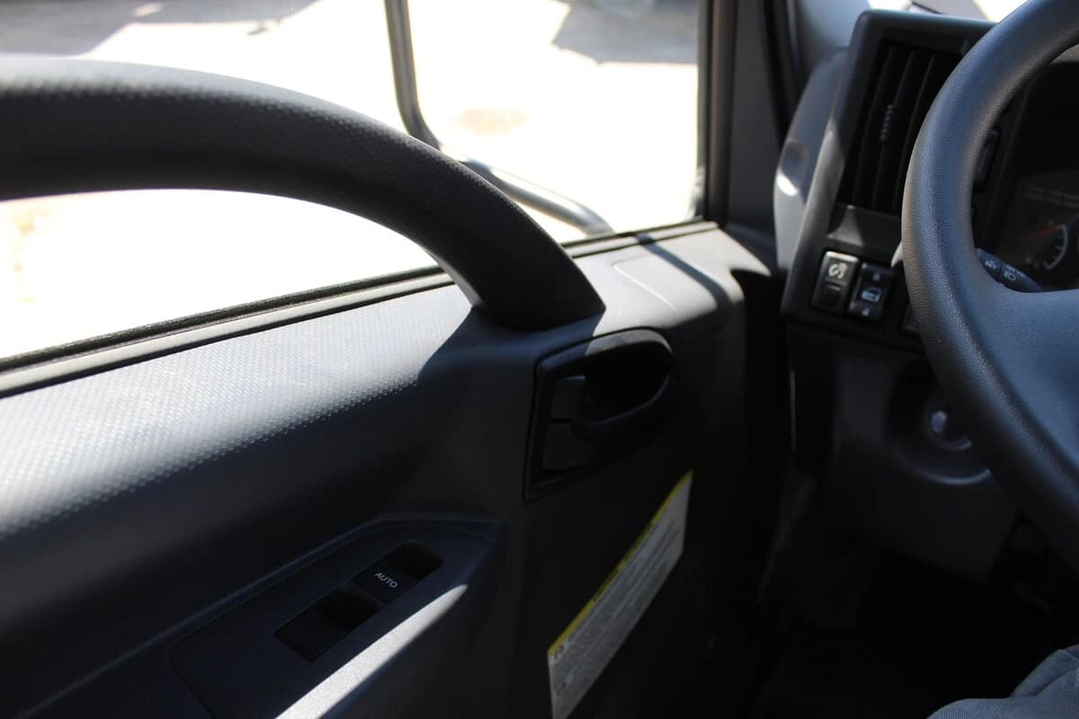 2024 Isuzu NRR in Danbury, CT — photo 4