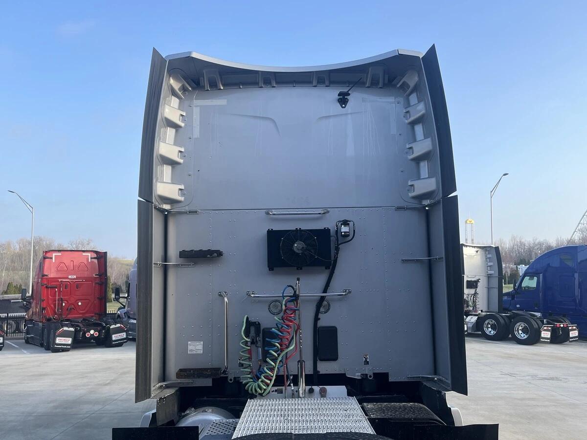 2023 Peterbilt 579 in Kansas City, MO — photo 8