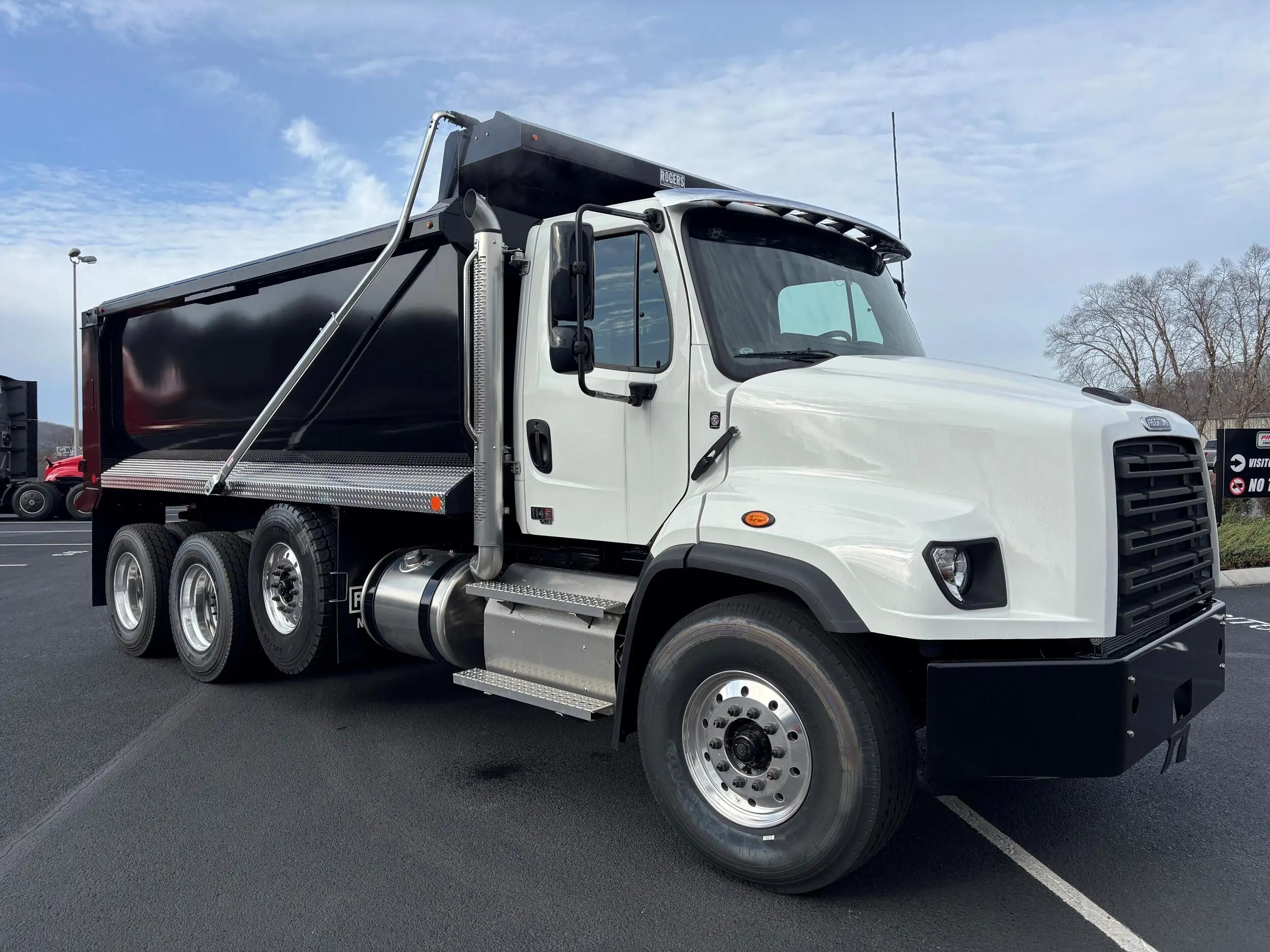 2025 Freightliner 114SD in Knoxville, TN — photo 4