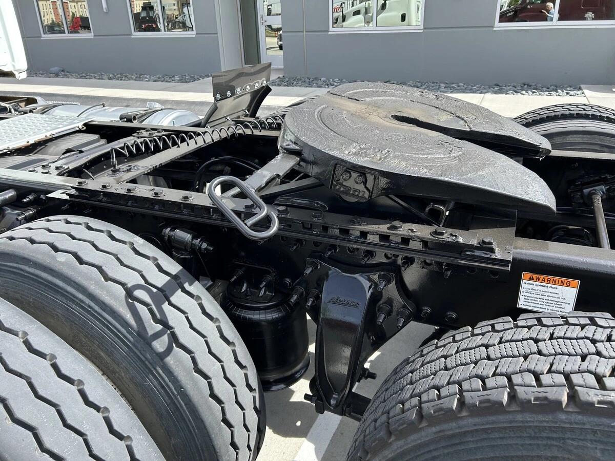 2014 Freightliner Cascadia — photo 8