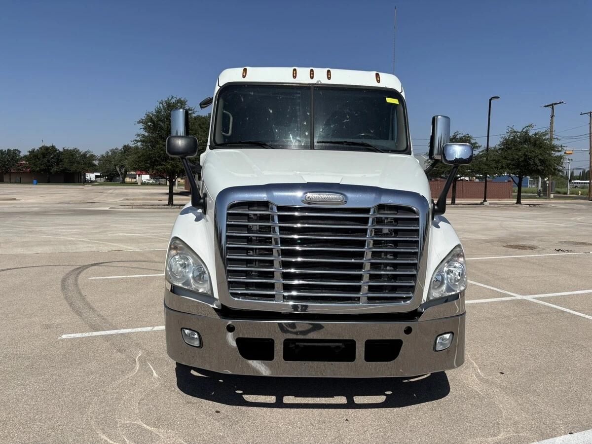 2020 Freightliner Cascadia — photo 5