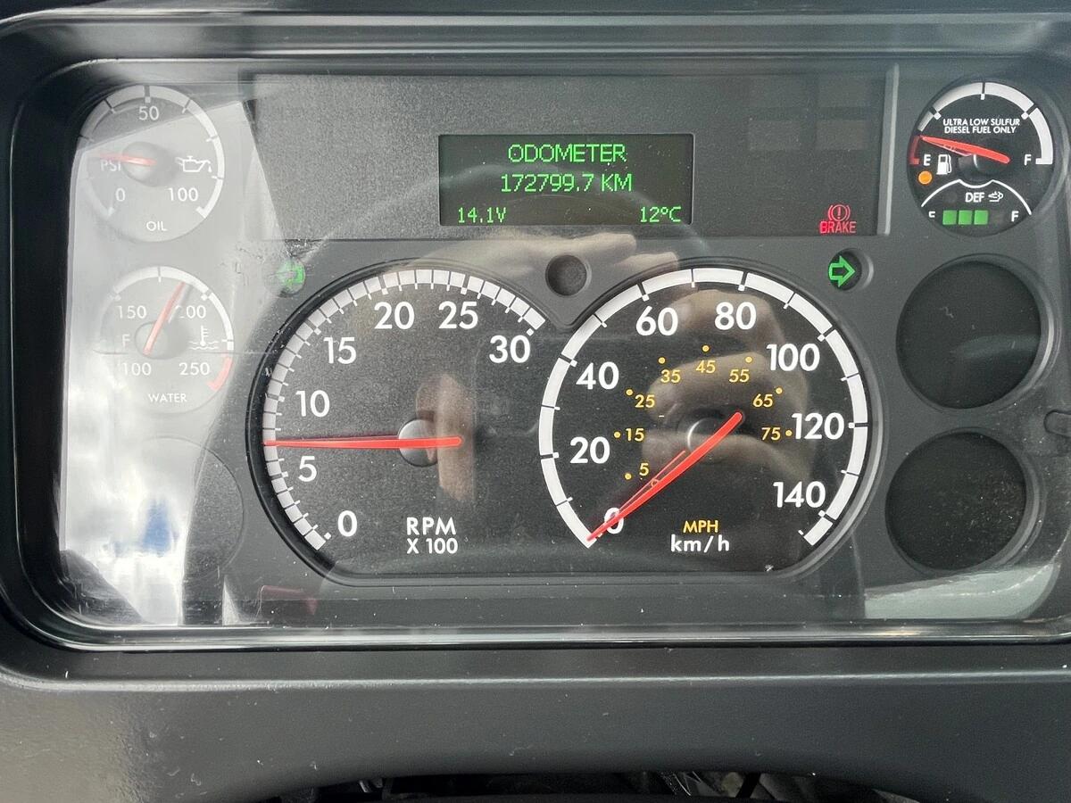 2019 Freightliner M2 106 — photo 25