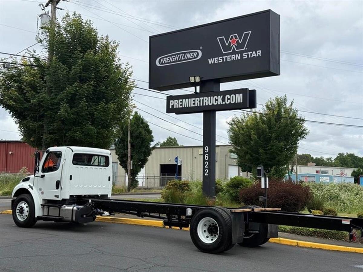 2027 Freightliner M2 106 — photo 4