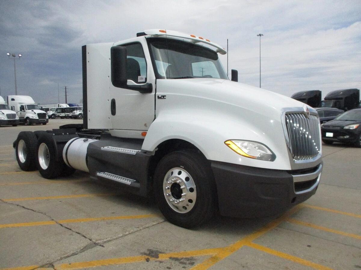 2019 International LT in Altoona, IA — photo 3
