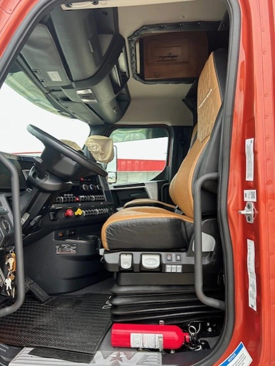 2025 Western Star 49X — photo 21