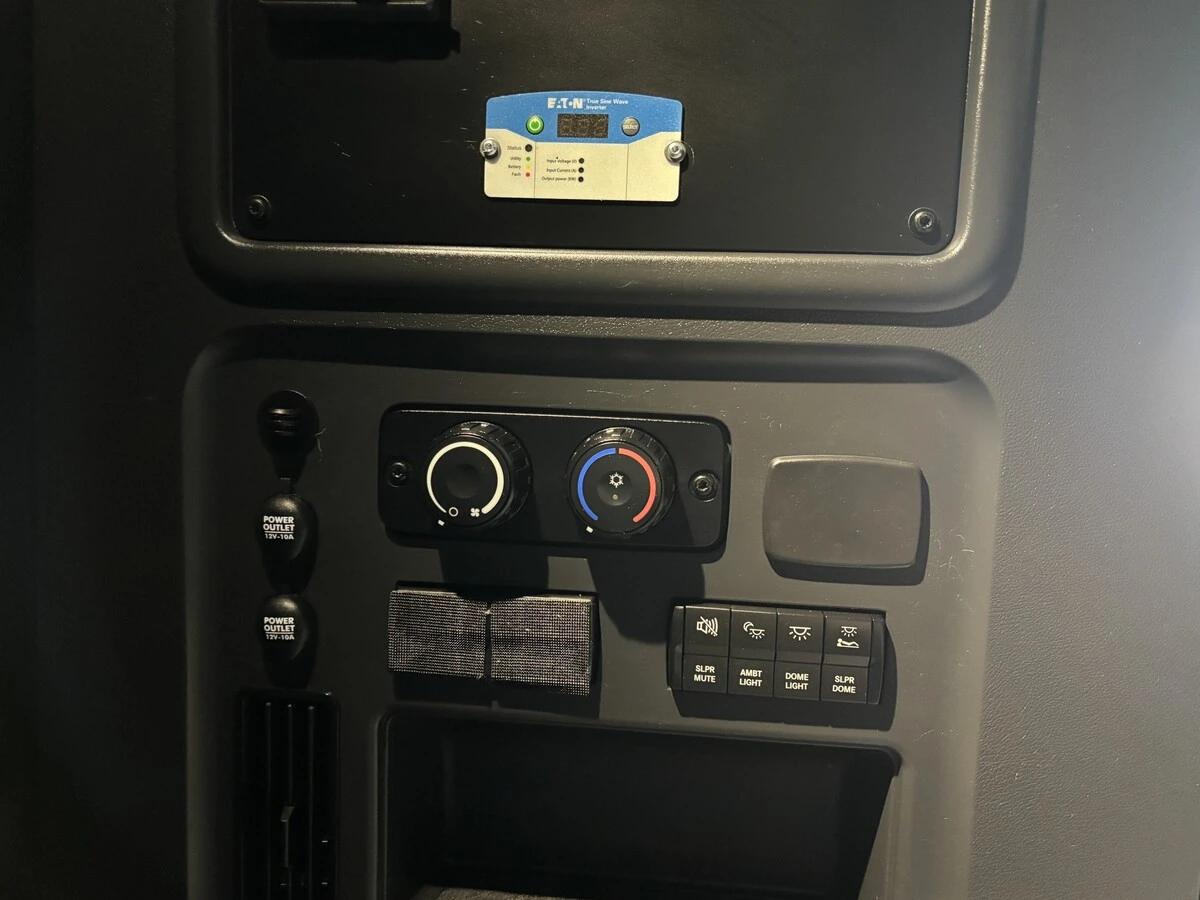 2025 Freightliner Cascadia — photo 18