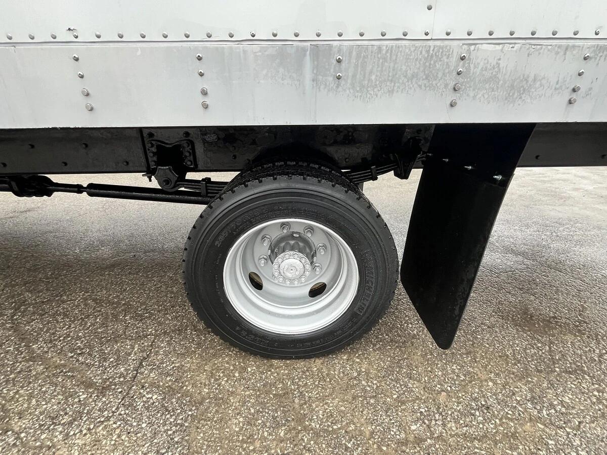 2017 Freightliner M2 106 — photo 14
