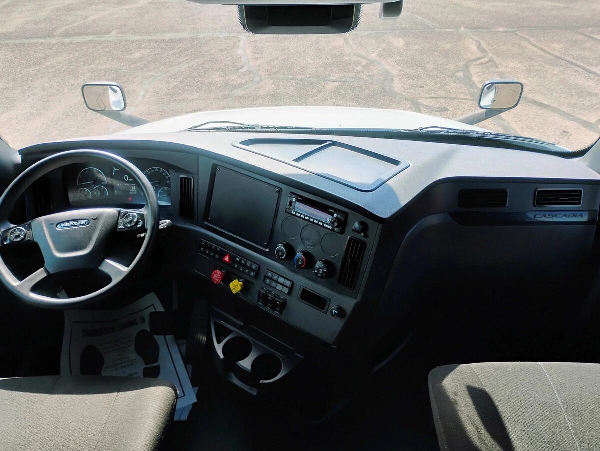 2023 Freightliner Cascadia in Chattanooga, TN — photo 17