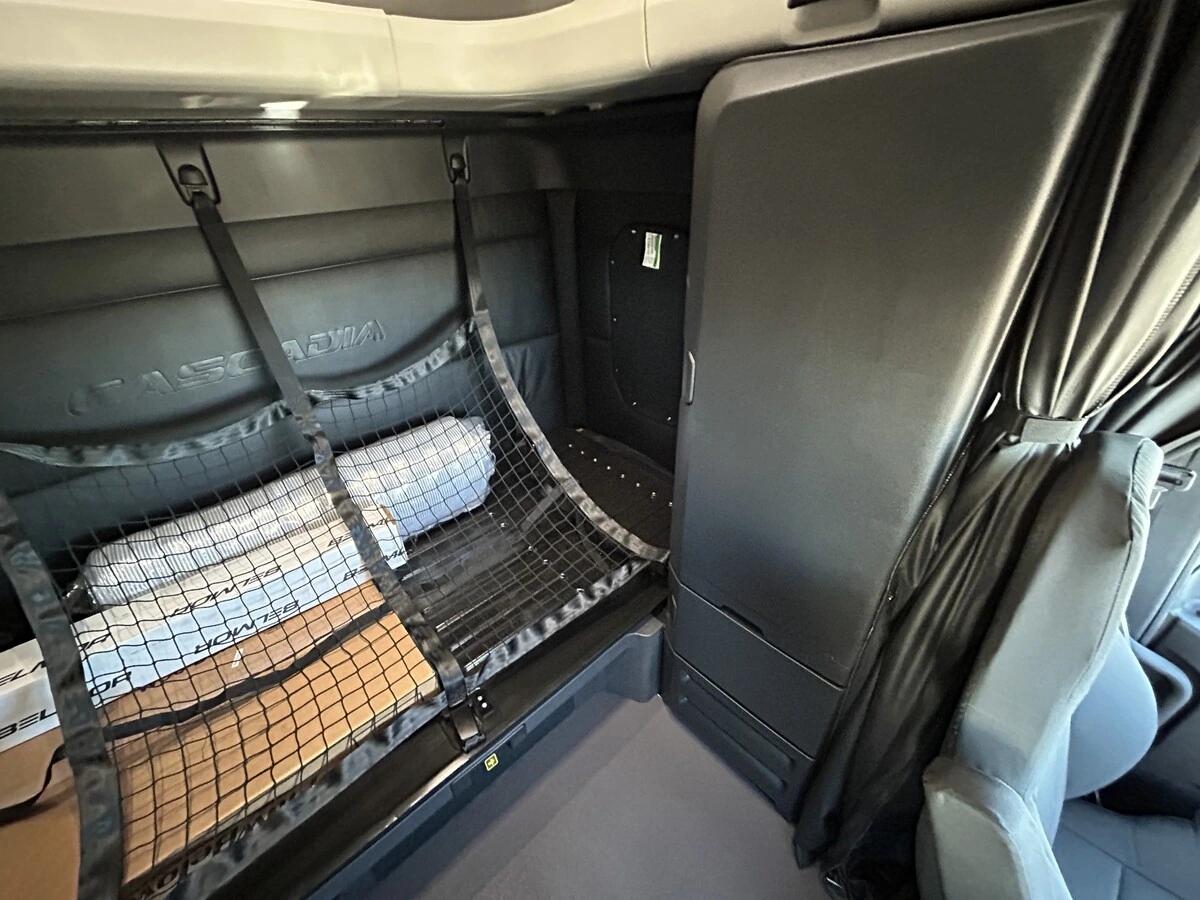 2026 Freightliner Cascadia in Eau Claire, WI — photo 15