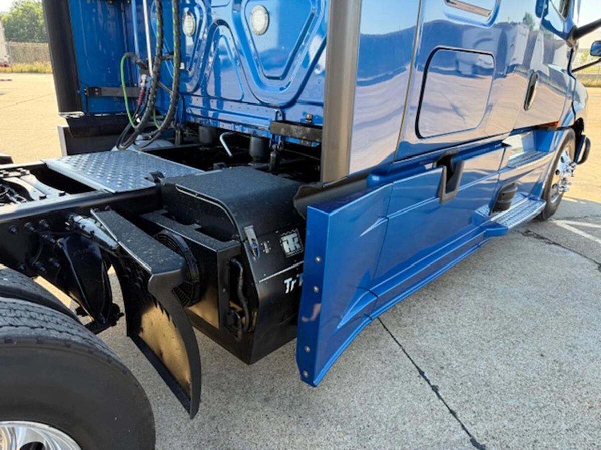 2022 Freightliner Cascadia — photo 7