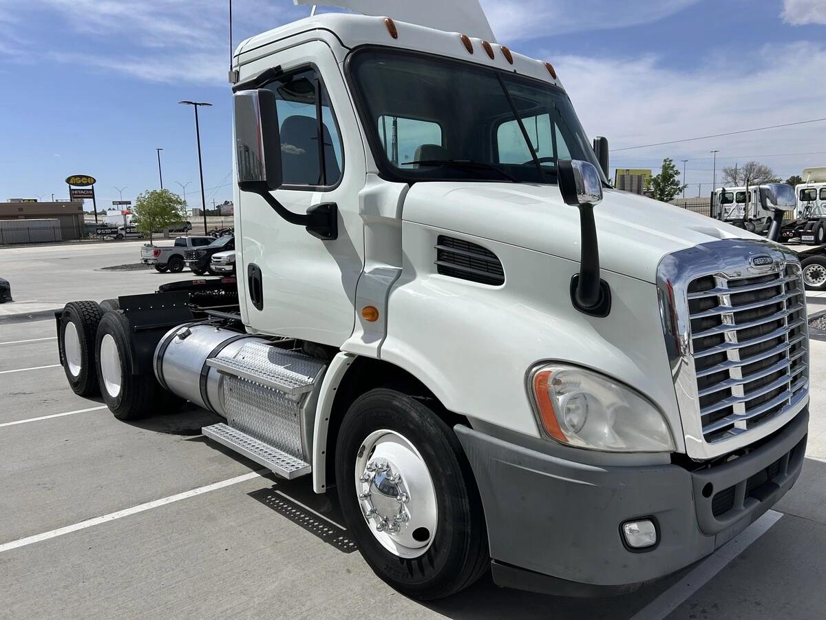 2014 Freightliner Cascadia — photo 3