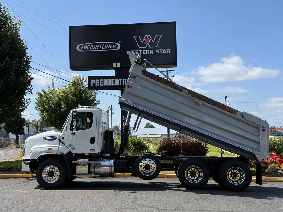 2027 Freightliner 114SD — photo 6
