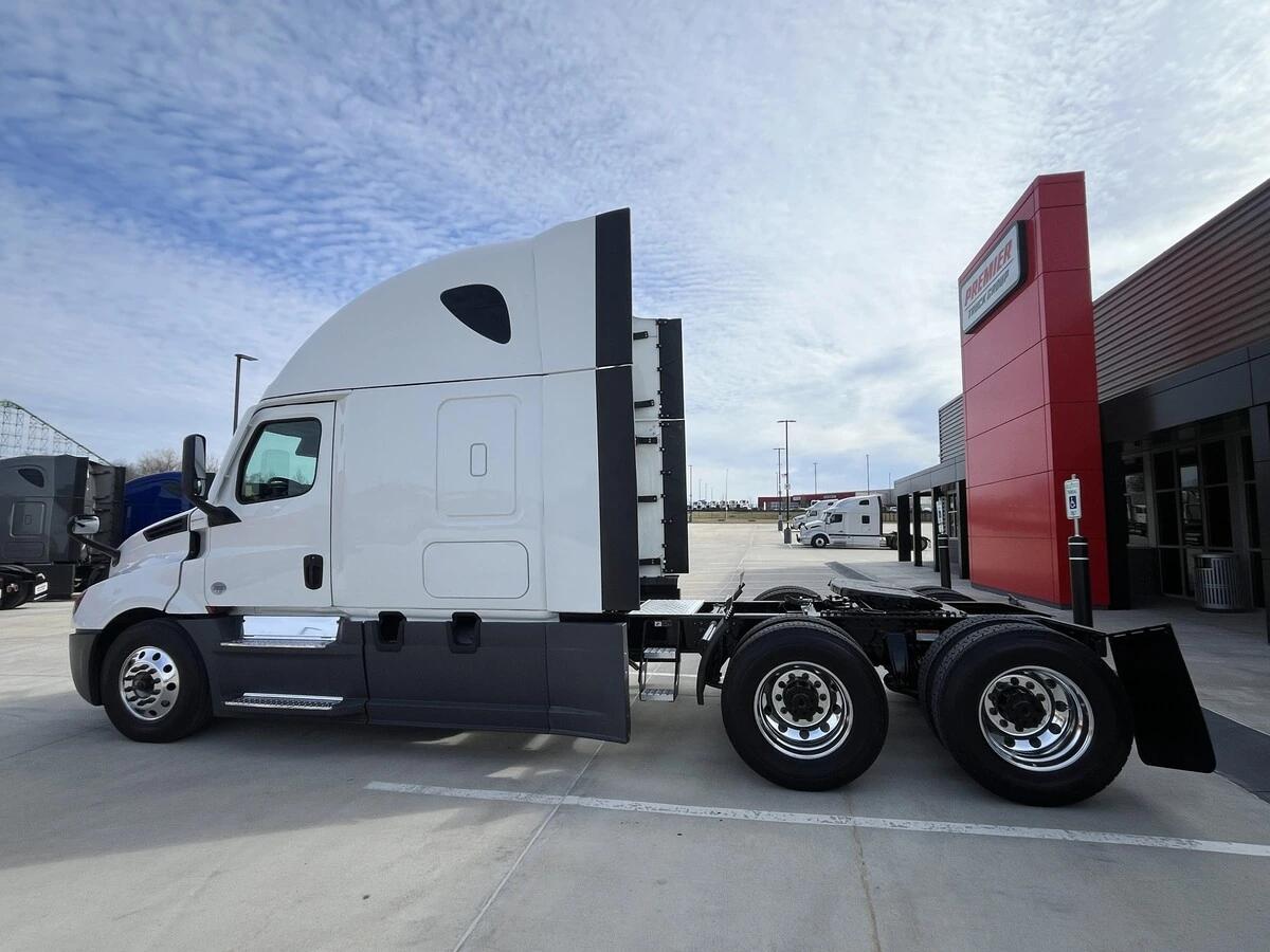 2024 Freightliner Cascadia in Chattanooga, TN — photo 3