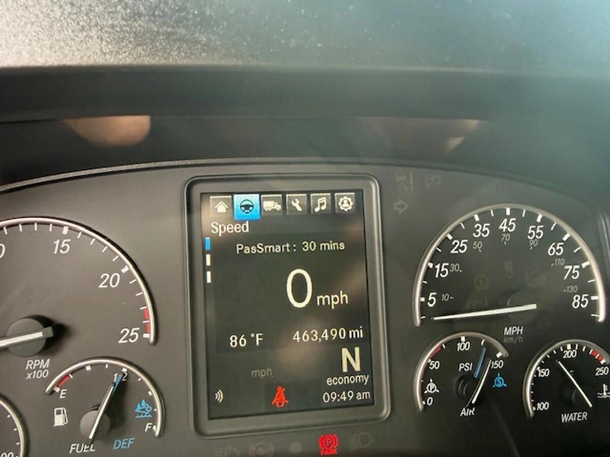 2022 Freightliner Cascadia — photo 13