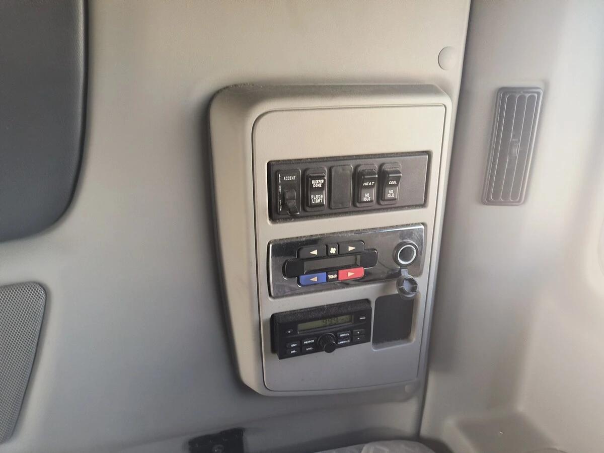 2021 International LT in Abbotsford, WI — photo 9