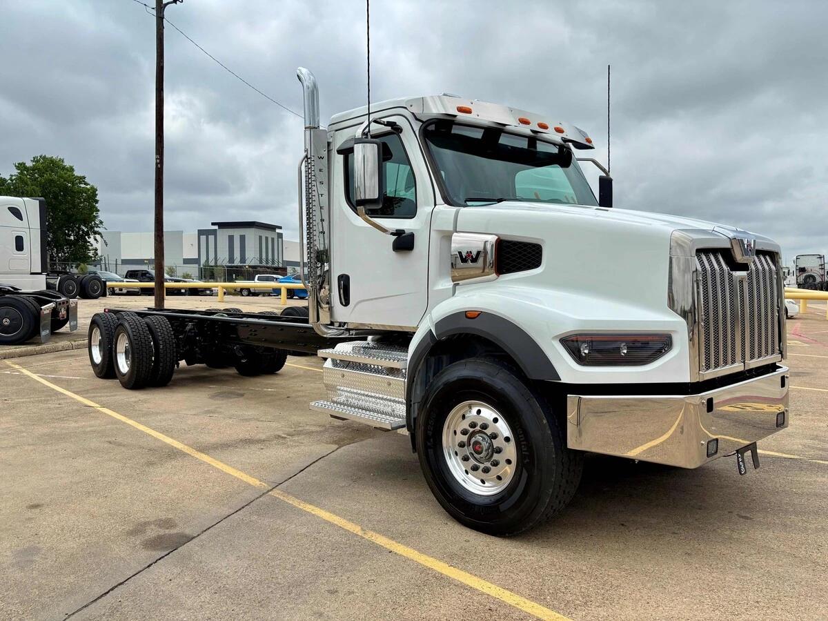 2027 Western Star 49X — photo 2