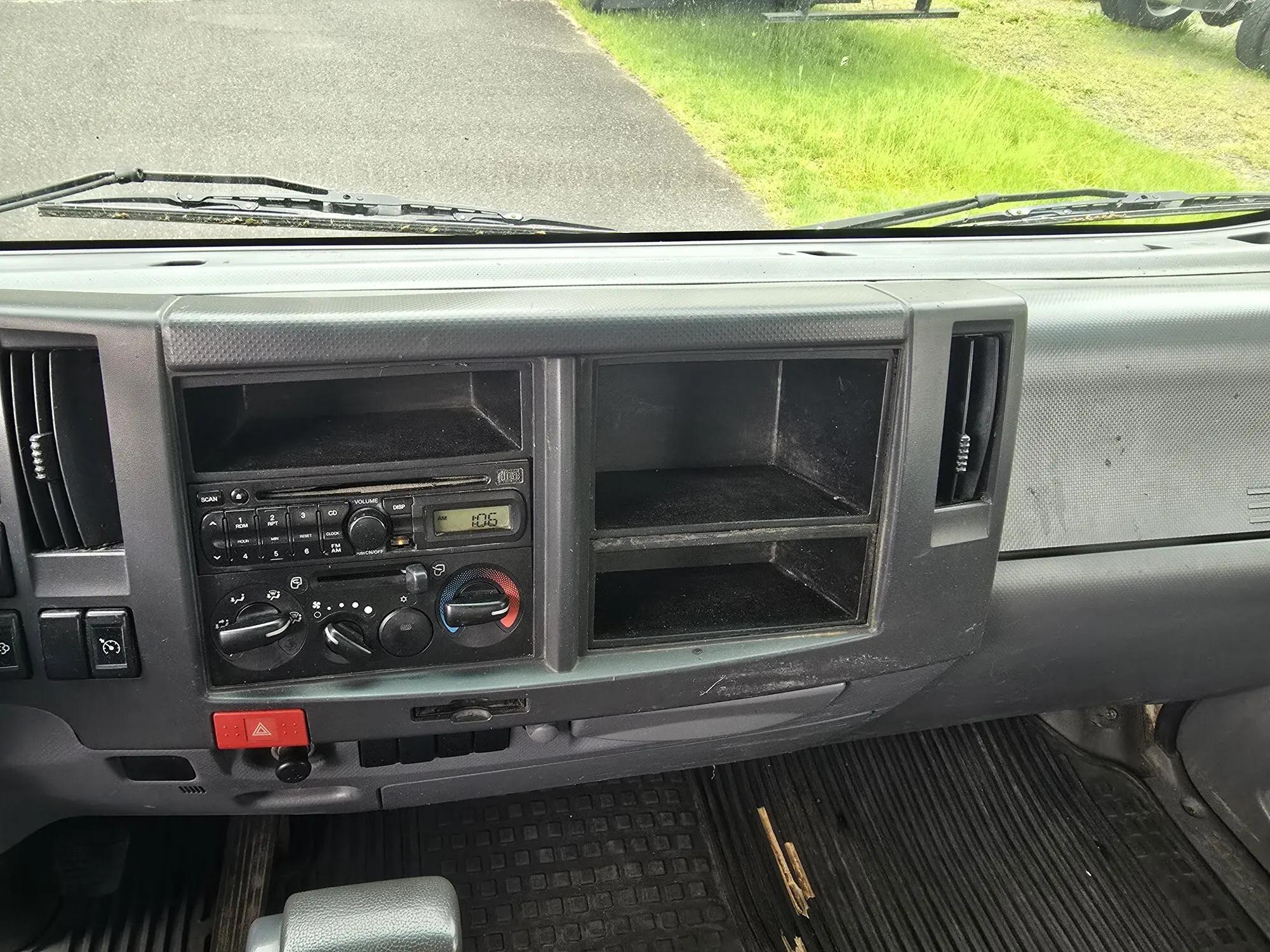 2013 Isuzu NQR in Danbury, CT — photo 9