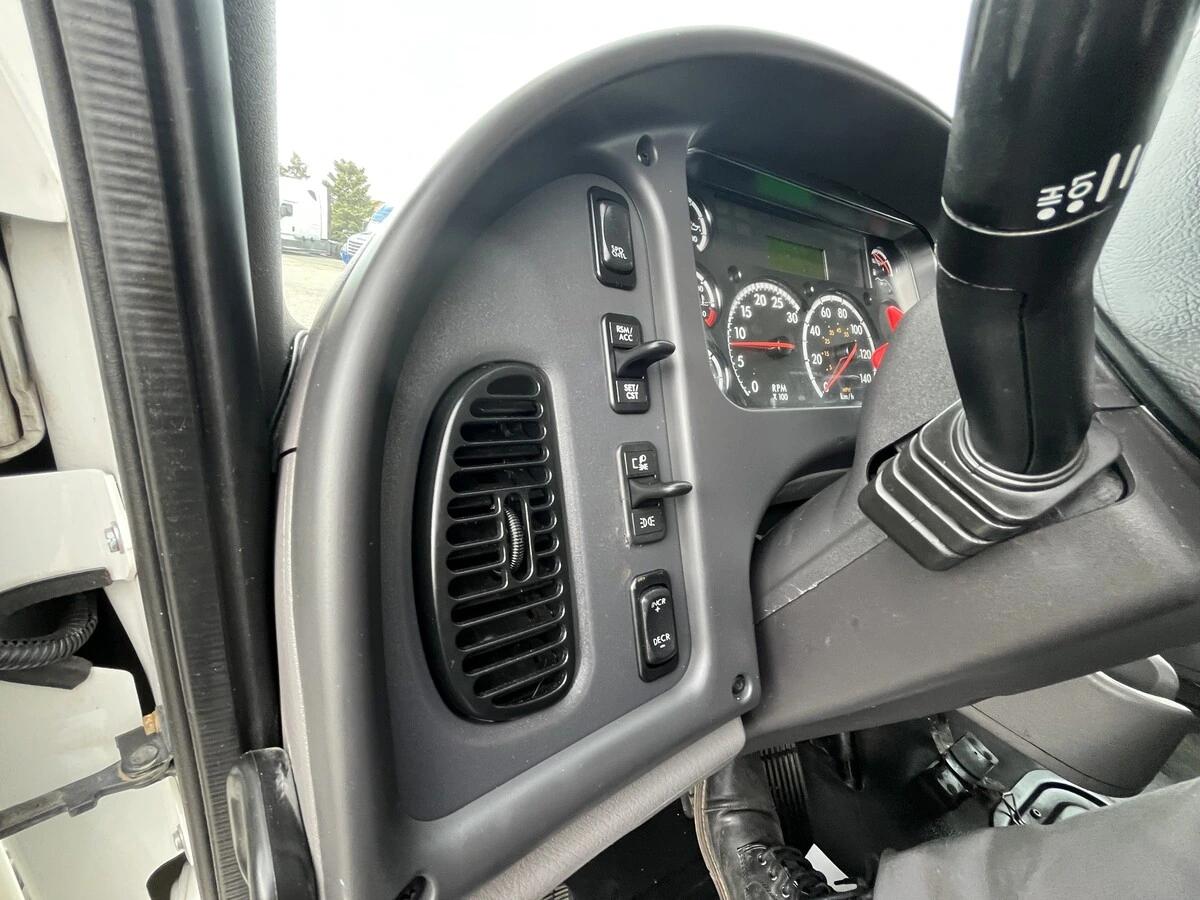 2022 Freightliner M2 106 — photo 20