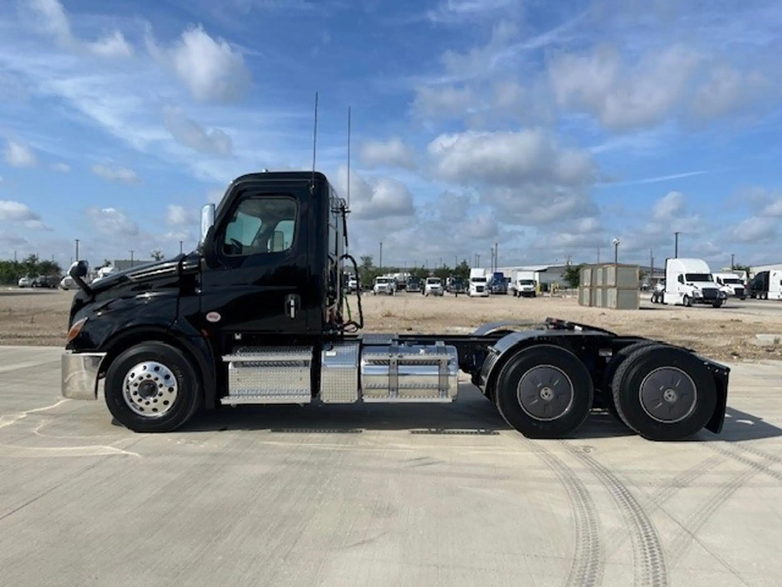 2026 Freightliner Cascadia in Fort Worth, TX — photo 8