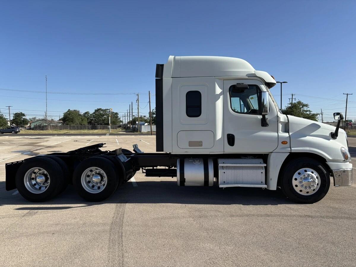 2018 Freightliner Cascadia — photo 6