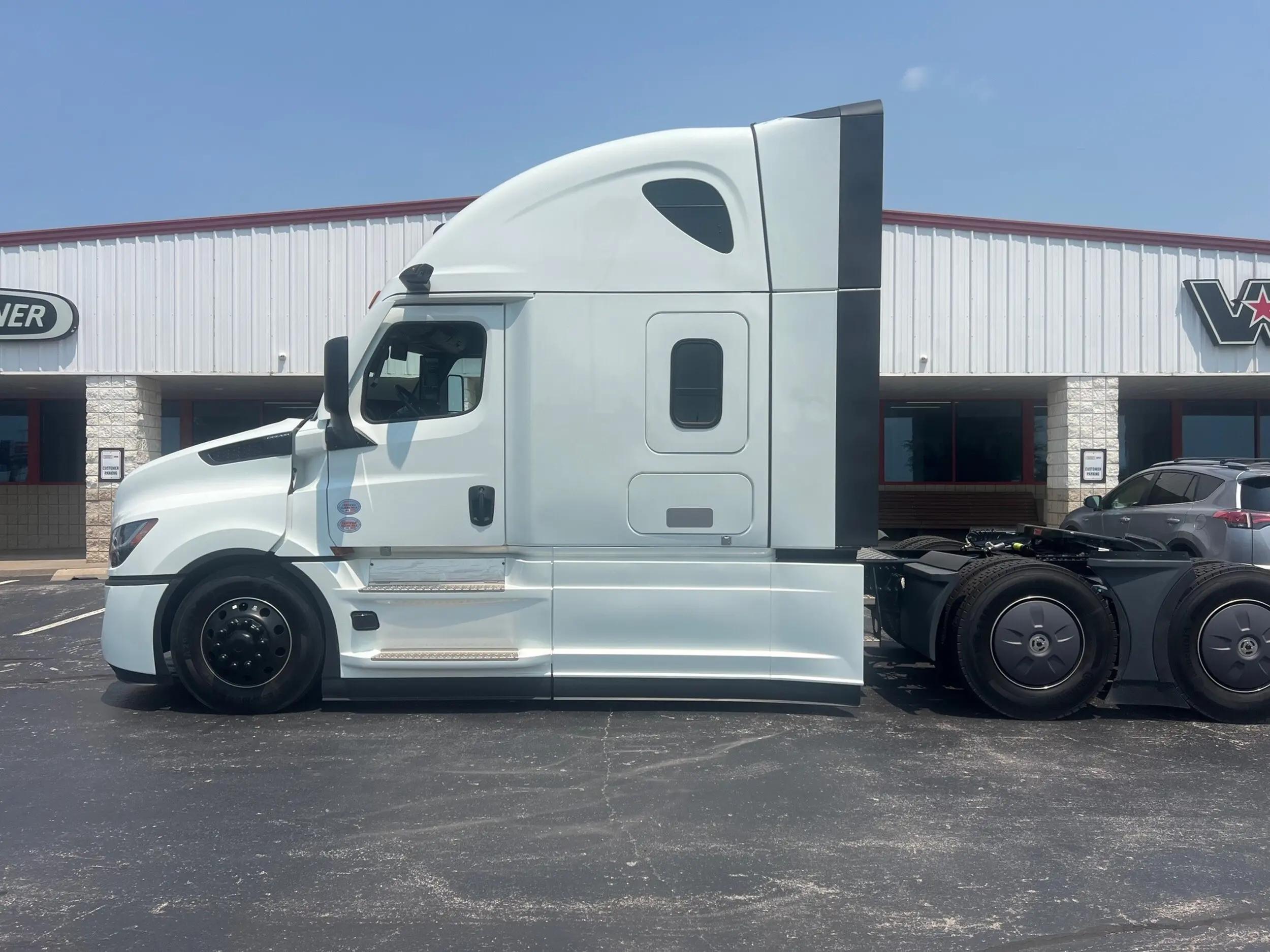 2026 Freightliner Cascadia in Oklahoma City, OK — photo 2