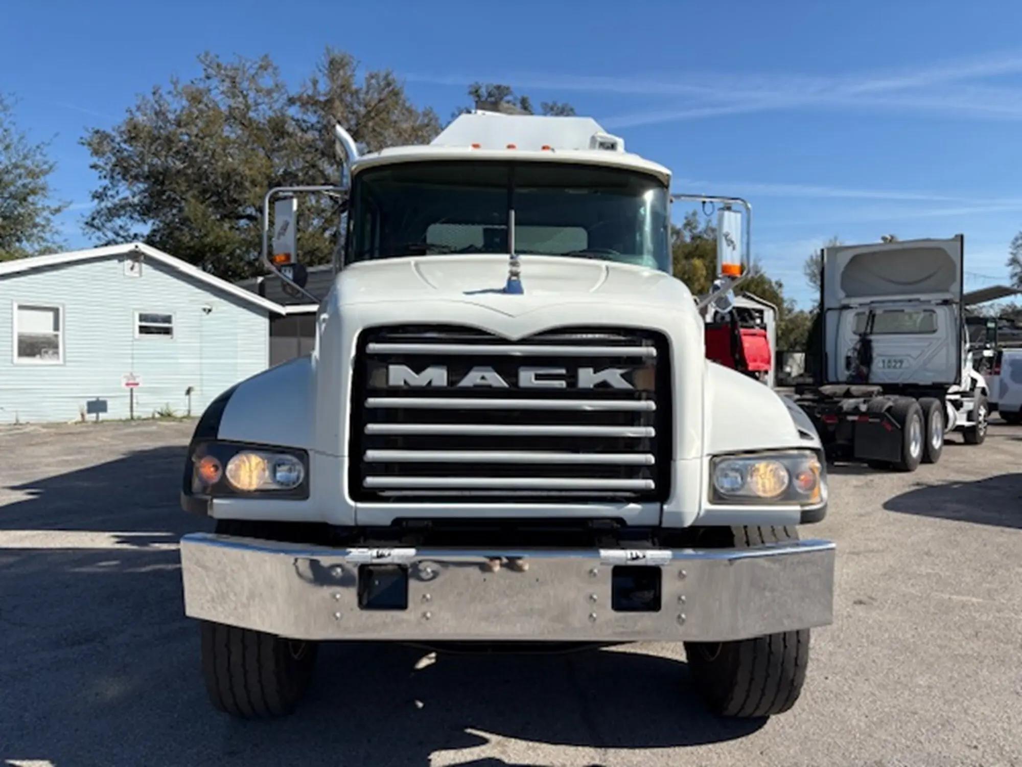2016 Mack Granite in Manchester, NH — photo 2
