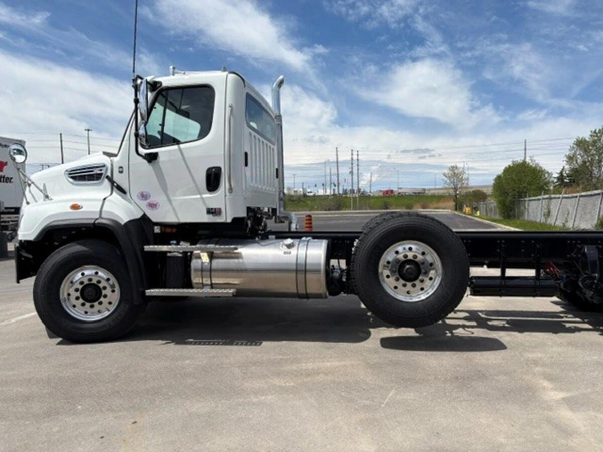 2027 Freightliner 114SD — photo 3