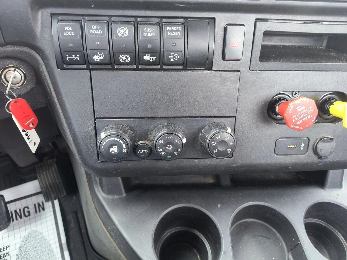 2022 International LT in Wausau, WI — photo 9