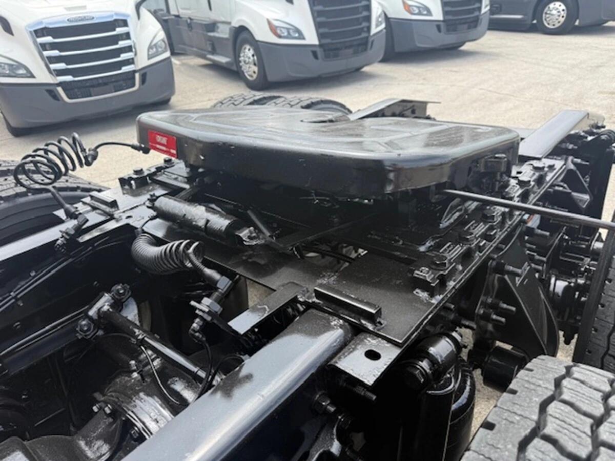 2022 Freightliner Cascadia — photo 12