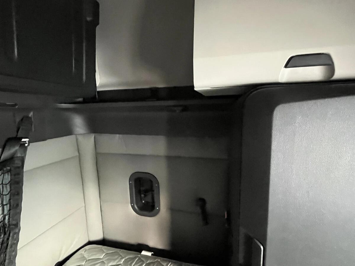 2019 Freightliner Cascadia — photo 31
