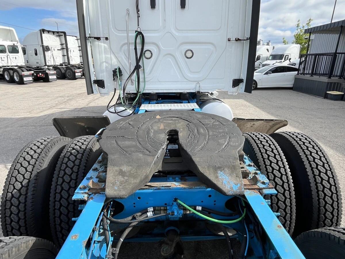 2019 Freightliner Cascadia — photo 10