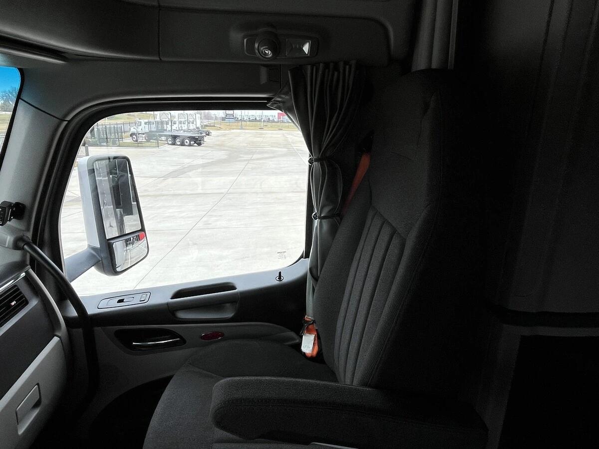 2023 Peterbilt 579 in Kansas City, MO — photo 24