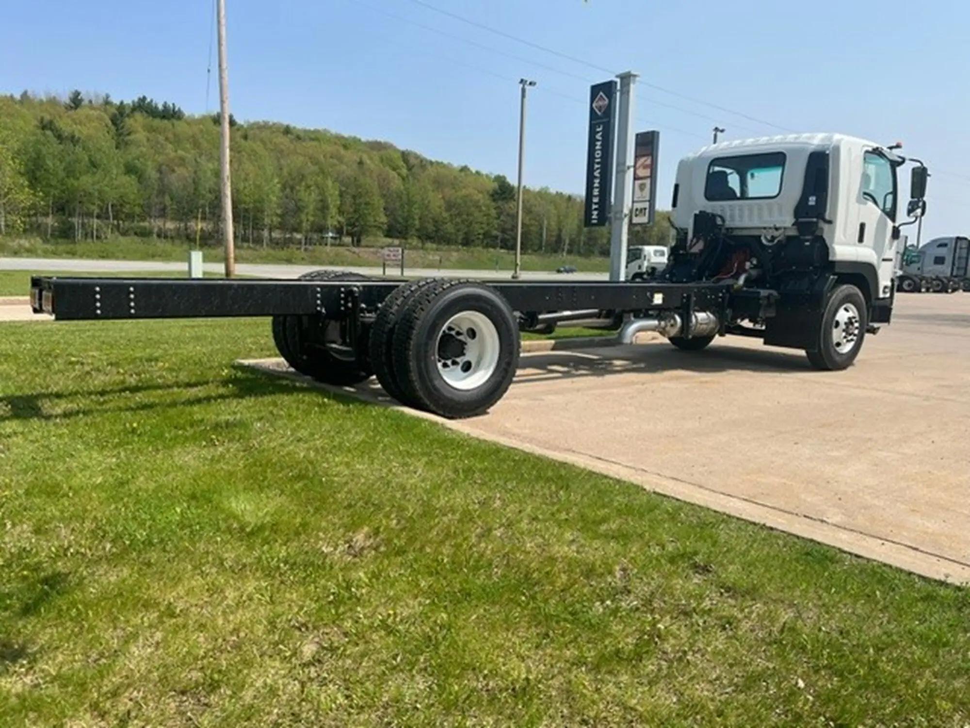 2025 Isuzu FTR in Chippewa Falls, WI — photo 3