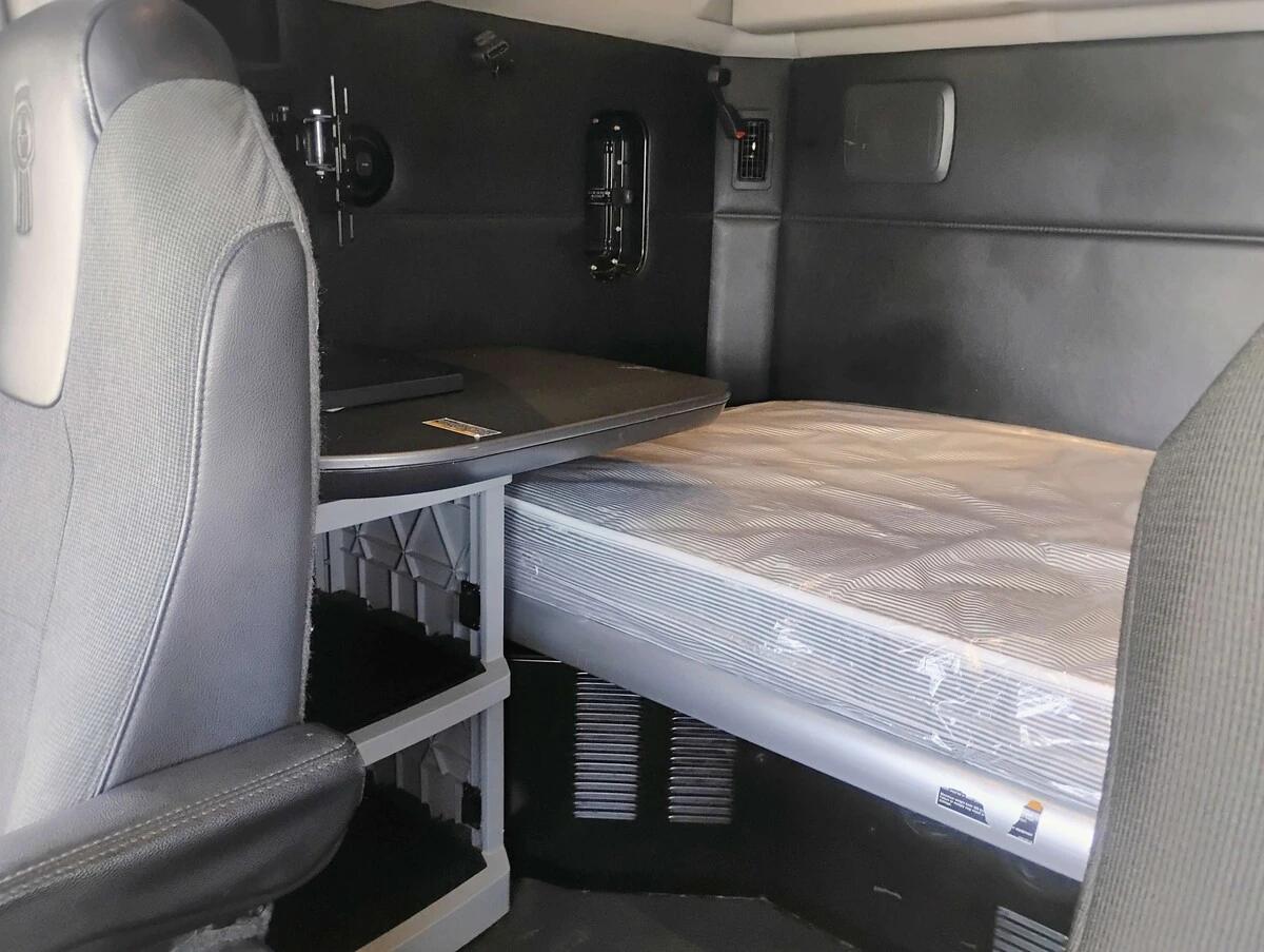 2023 Kenworth T680 — photo 17