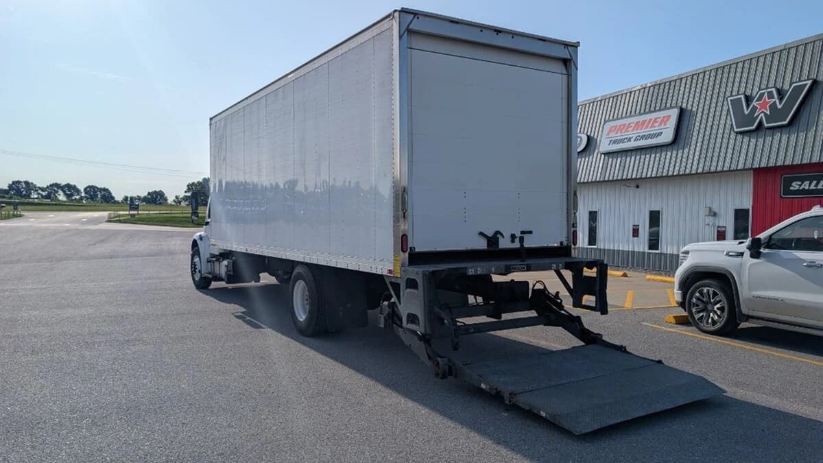 2022 Freightliner M2 106 — photo 11