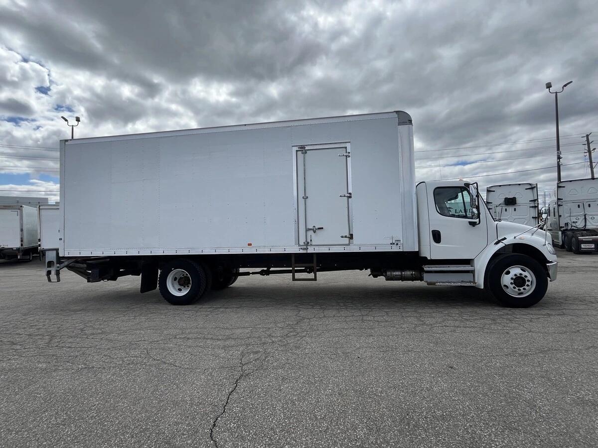 2019 Freightliner M2 106 — photo 5
