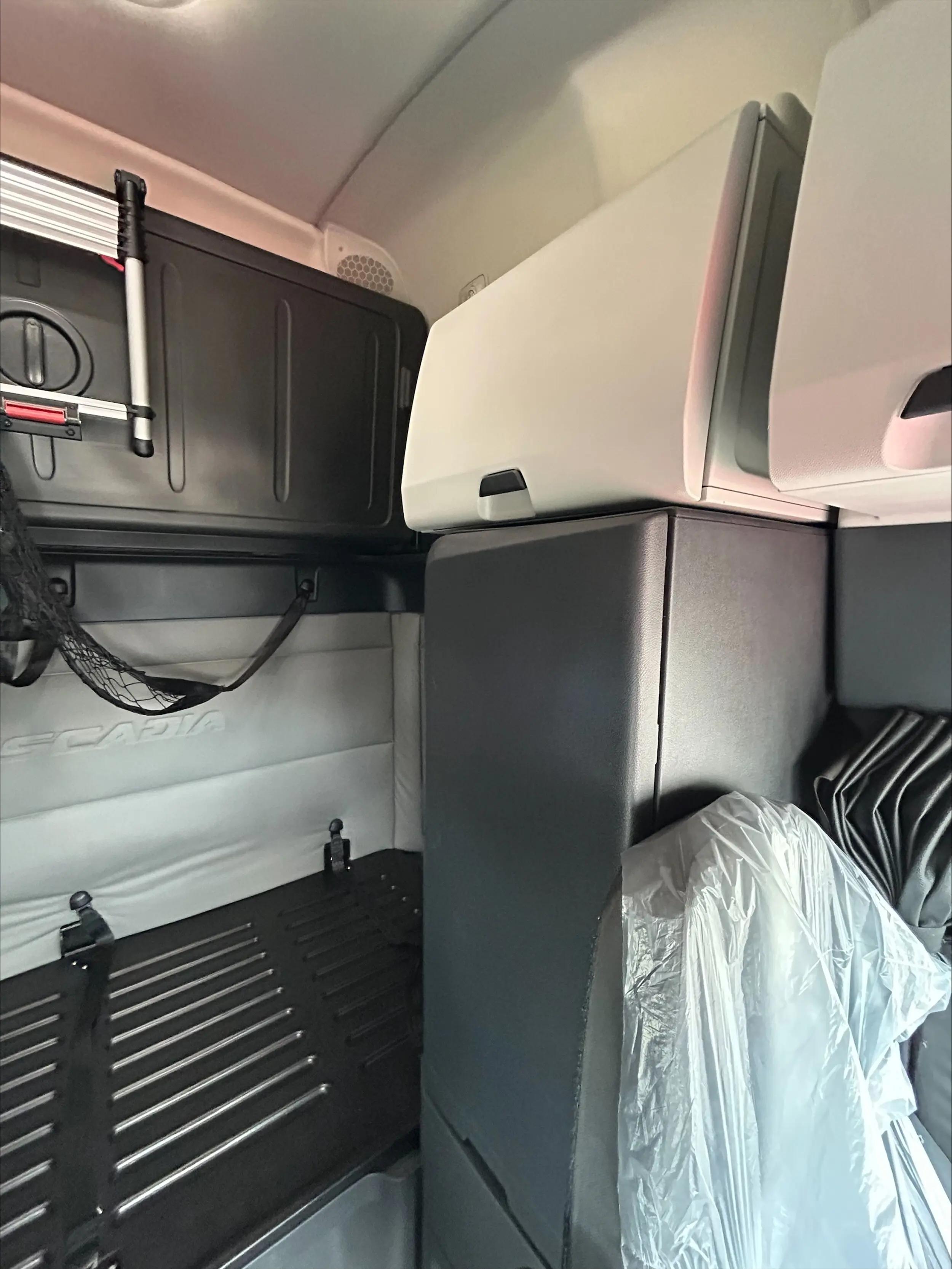 2020 Freightliner Cascadia in Winnipeg, MB — photo 9