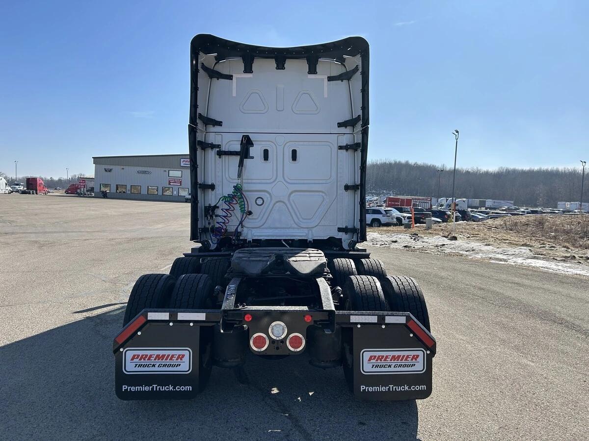 2026 Freightliner Cascadia in Roberts, WI — photo 6