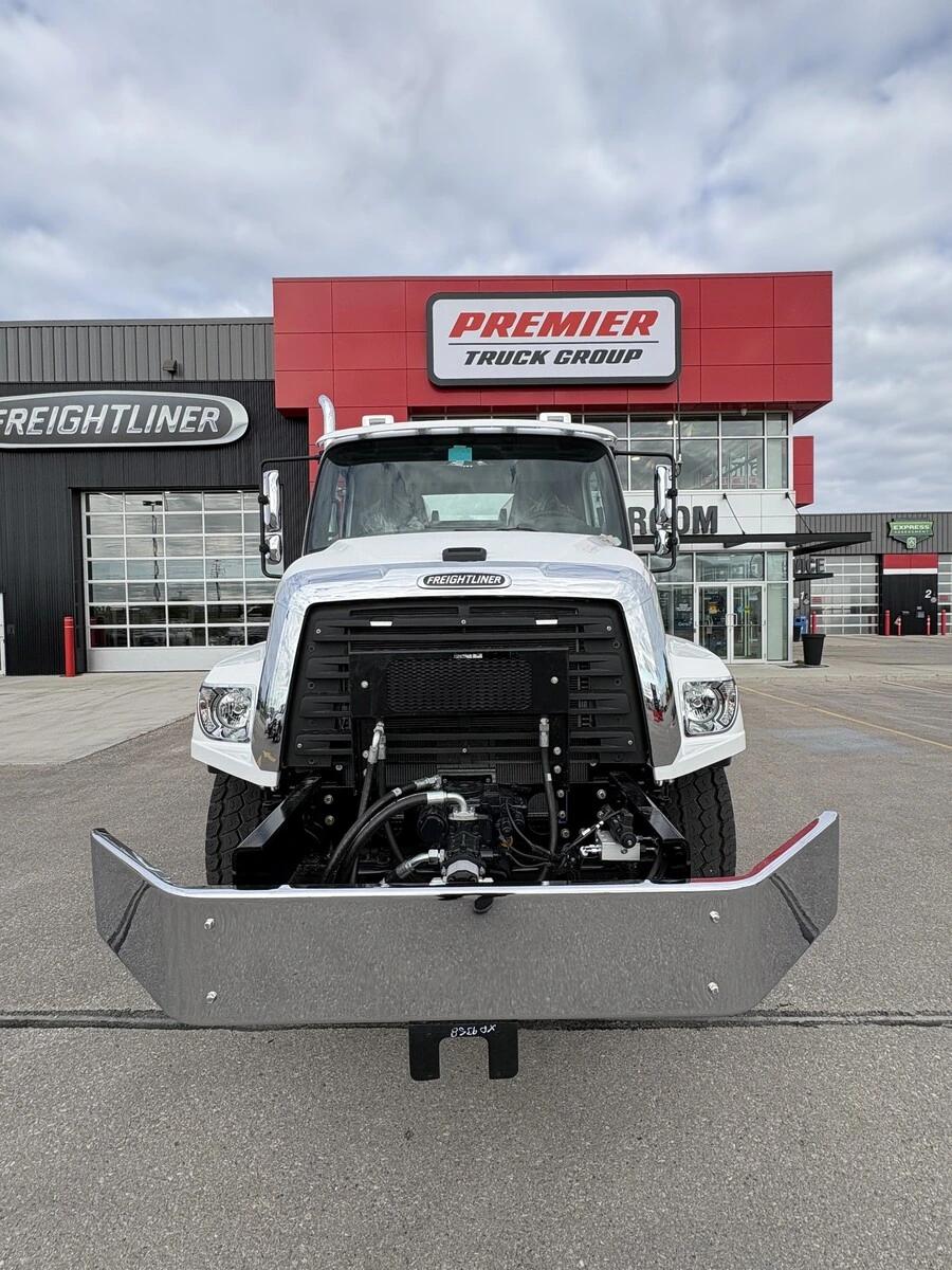2027 Freightliner 114SD — photo 2