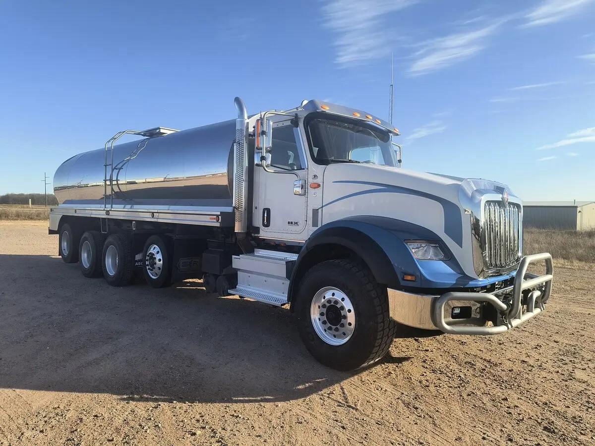2020 International HX in Marshfield, WI — photo 4