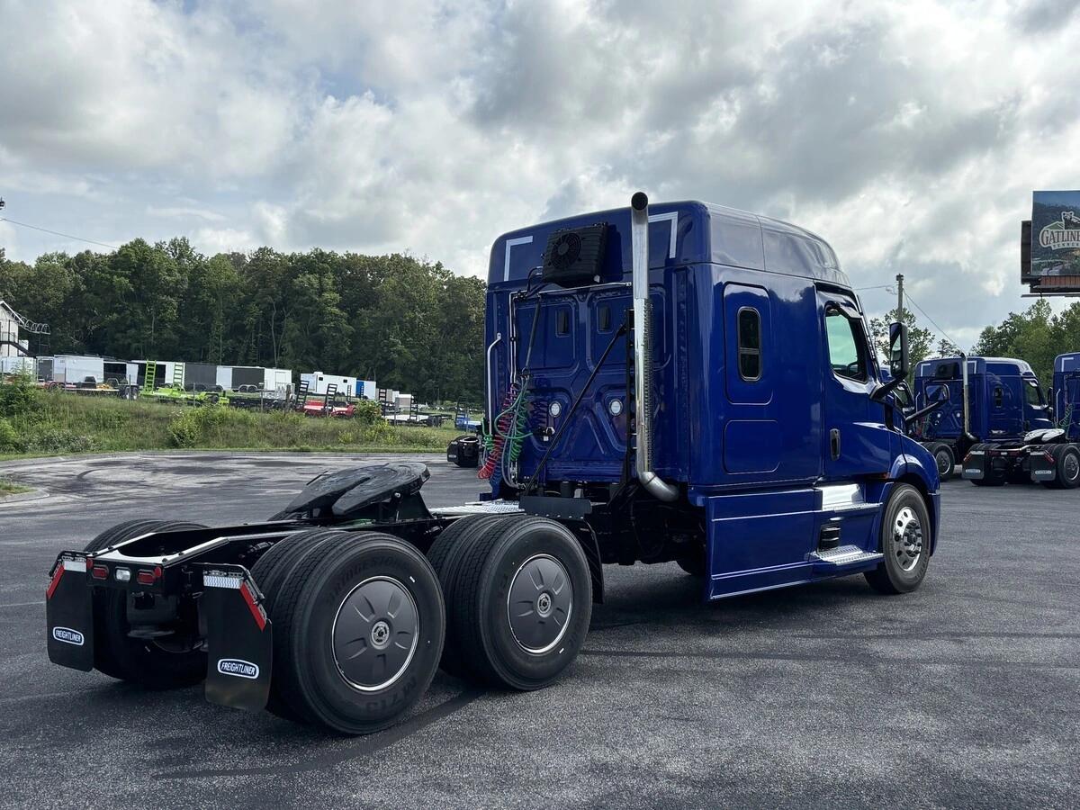2026 Freightliner Cascadia in Knoxville, TN — photo 5