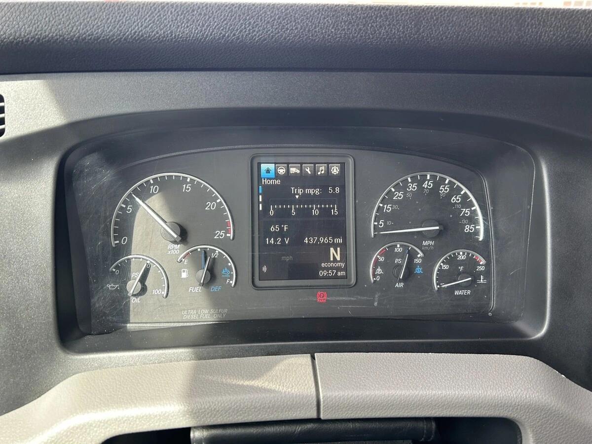2022 Freightliner Cascadia — photo 14