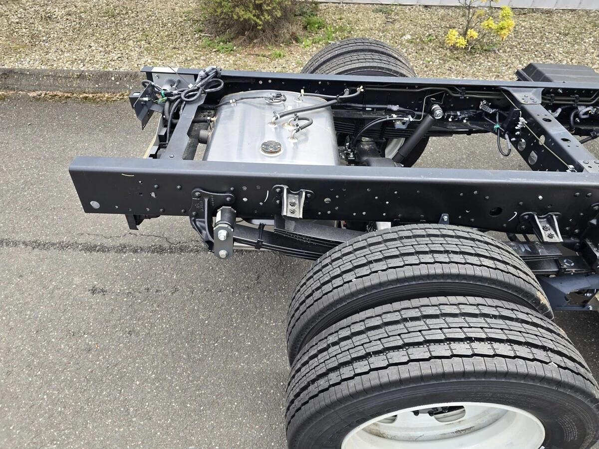 2025 Isuzu NRR in Danbury, CT — photo 8