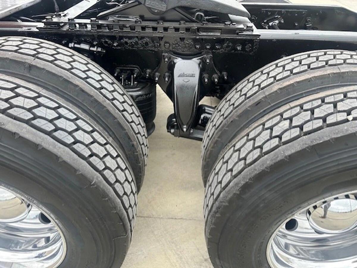 2022 Freightliner Cascadia — photo 10