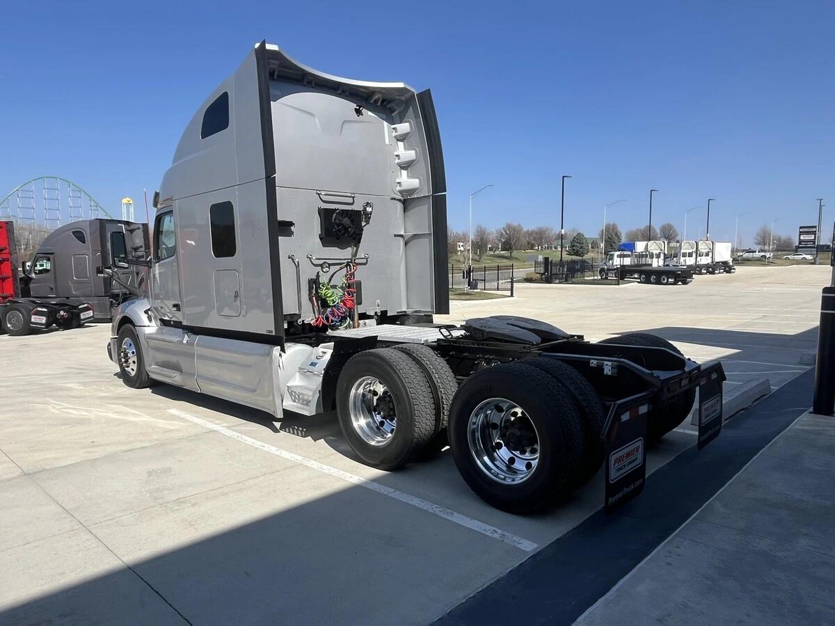 2023 Peterbilt 579 in Kansas City, MO — photo 3