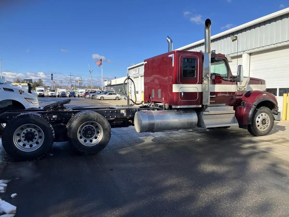 2024 Kenworth W900 in Saco, ME — photo 6
