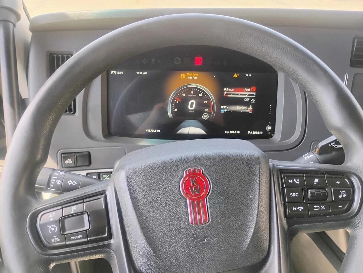 2023 Kenworth T680 — photo 15