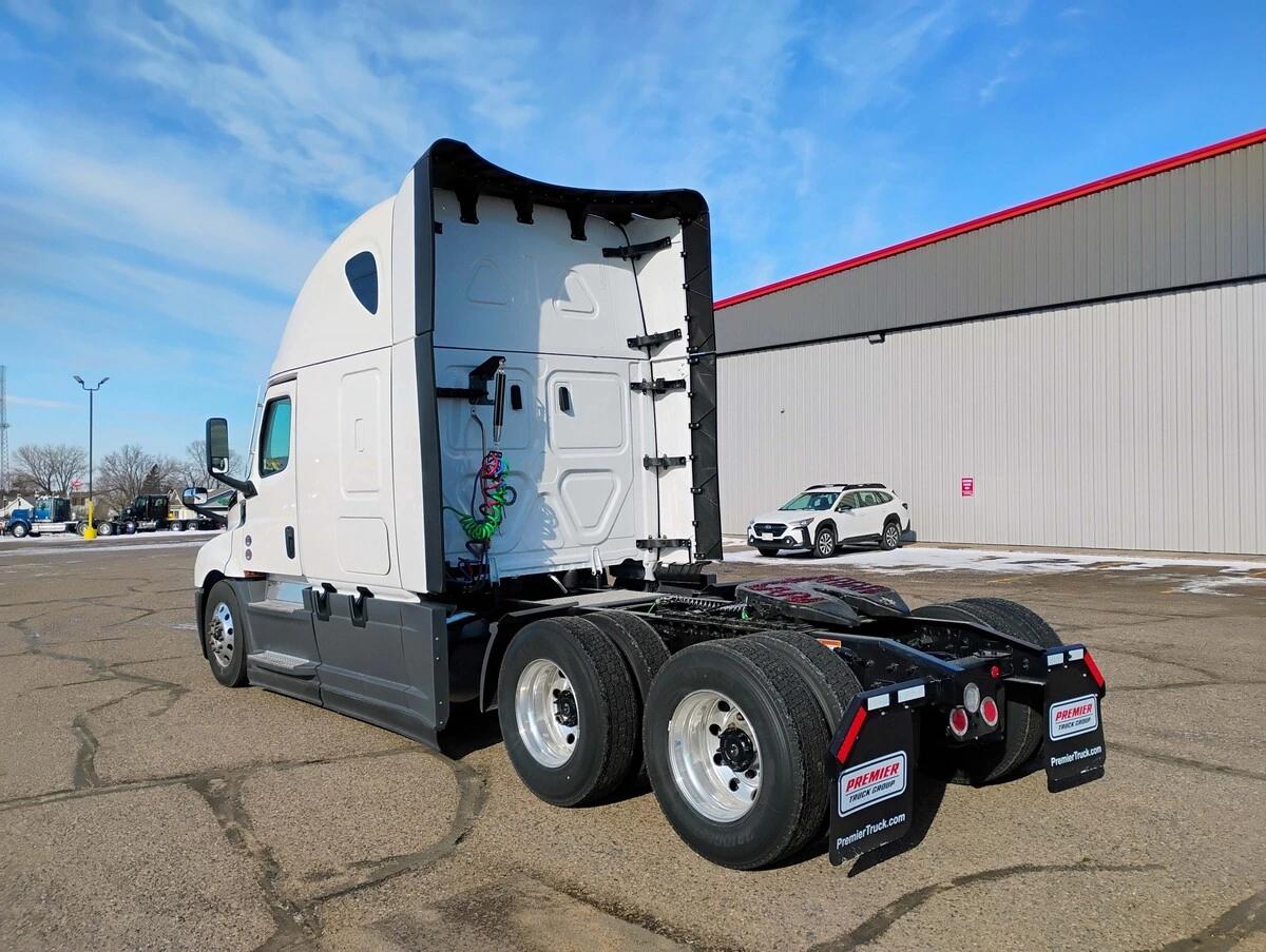 2026 Freightliner Cascadia in Eau Claire, WI — photo 7