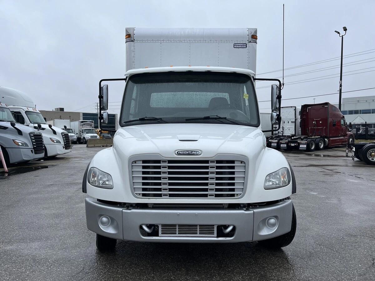 2017 Freightliner M2 106 — photo 2